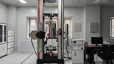 用于高温拉伸试验的Z250 SH AllroundLine试验机，最高温度至+1,200°C